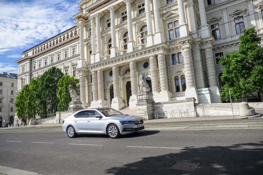 Skoda Superb 2019. Bezpieczniej i bardziej komfortowo