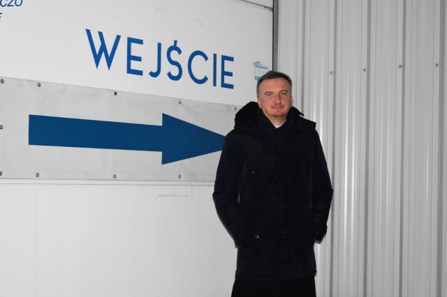 Ks. Rafał Siekierka od blisko roku wchodzi kilka razy w tygodniu do opolskiego szpitala i posługuje chorym.