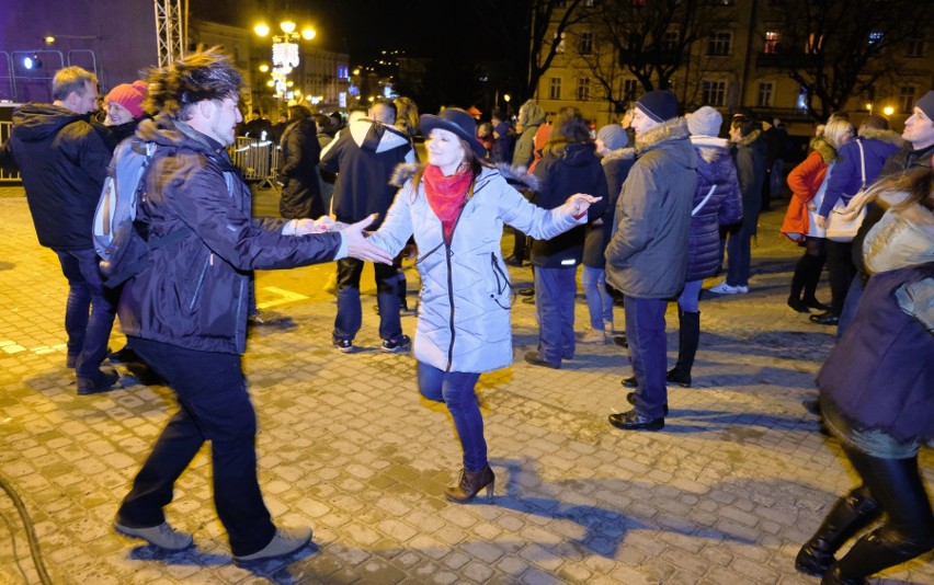 Nowy 2018 rok mieszkańcy Przemyśla przywitali na przemyskim...