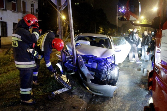 Wypadek nieoznakowanego radiowozu na Wojska Polskiego w Łodzi