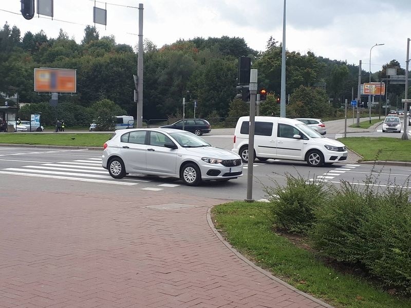 Policjanci objęli nadzorem kilka skrzyżowań w Gdańsku i...