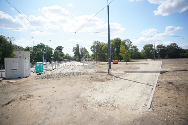 Pierwszy etap budowy trasy tramwajowej na Naramowice obejmuje odcinek od pętli Wilczak do przystanku końcowego "Błażeja", zaplanowanego pomiędzy ul. Bolka i Błażeja, natomiast drugi etap – od pętli Wilczak ulicą Szelągowską do skrzyżowania ulic Garbary i Estkowskiego.