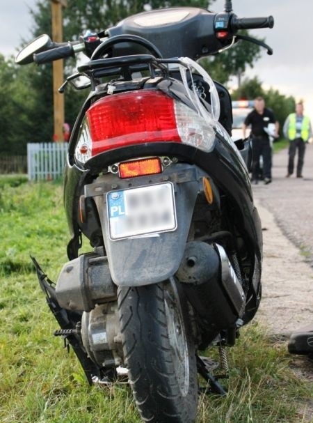 Motorowerzysta nie zatrzymał się na wezwanie policji i zaczął uciekać między blokami. Jego sprawa trafi do sądu rodzinnego i nieletnich.