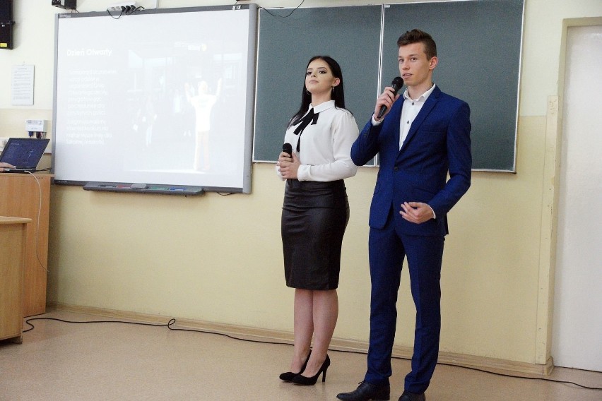 Samorządy szkolne z całego powiatu na forum w szkole rolniczej w Cudzynowicach. Przyjechało ponad 70 osób. [ZDJECIA]