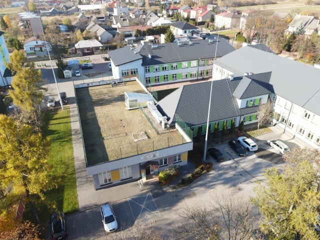 W Przedszkolu w Daleszycach planowana jest likwidacja zielonego dachu z tak zwanym placem zabaw. W tym miejscu powstanie dodatkowa kondygnacja.