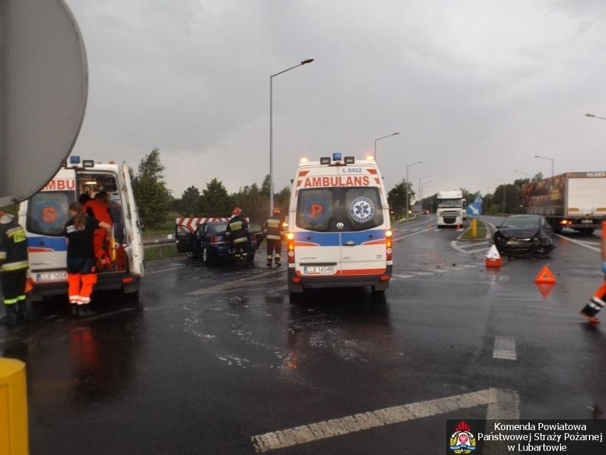 Wypadek na obwodnicy Lubartowa. Trzy osoby zabrano do szpitali (ZDJĘCIA)