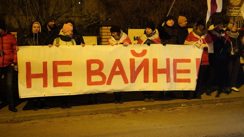 Białystok solidarny z Ukrainą. Kilkaset osób protestowało przed białoruskim konsulatem (zdjęcia)