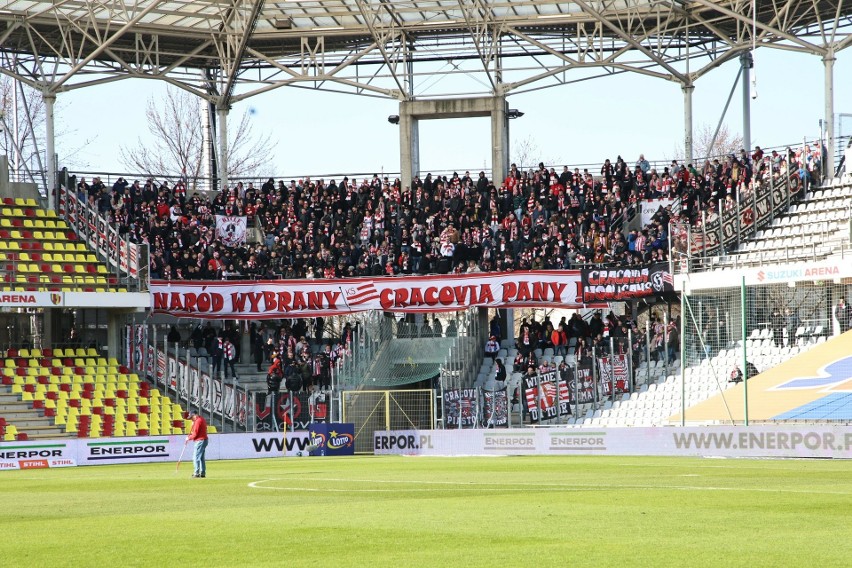 Kibice Cracovii na meczu w Kielcach