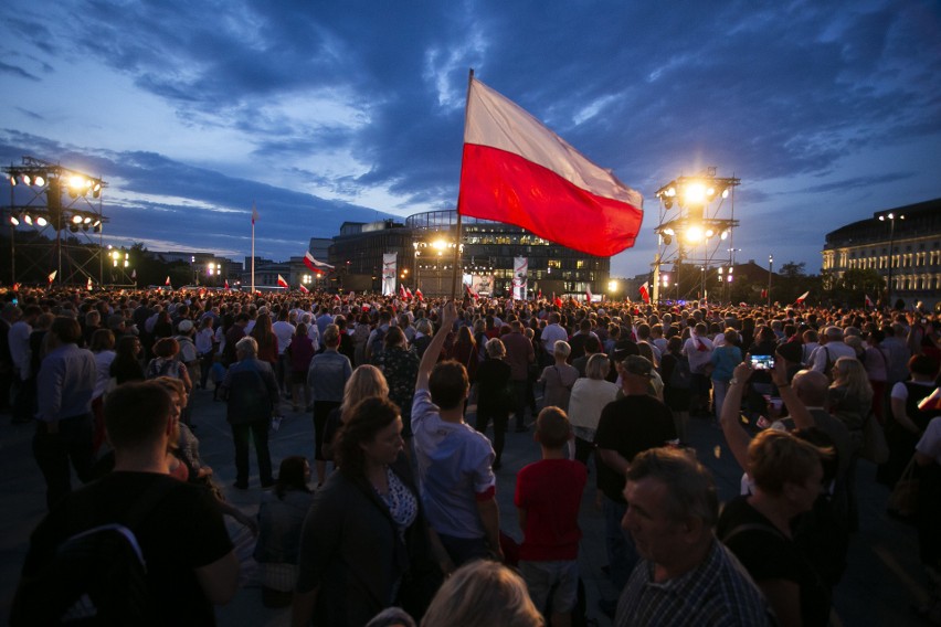 Warszawiacy śpiewają (nie)zakazane piosenki 2019 [ZDJĘCIA] Wielki koncert na placu Piłsudskiego
