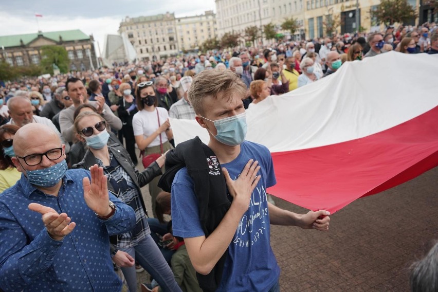 Na "briefingu" Trzaskowskiego w Poznaniu było kilkaset osób....