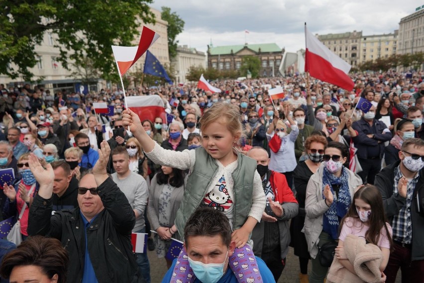 Na "briefingu" Trzaskowskiego w Poznaniu było kilkaset osób....