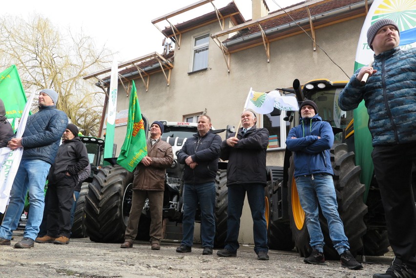 W lutym poseł Janusz Kowalski spotkał się z zarządem i...