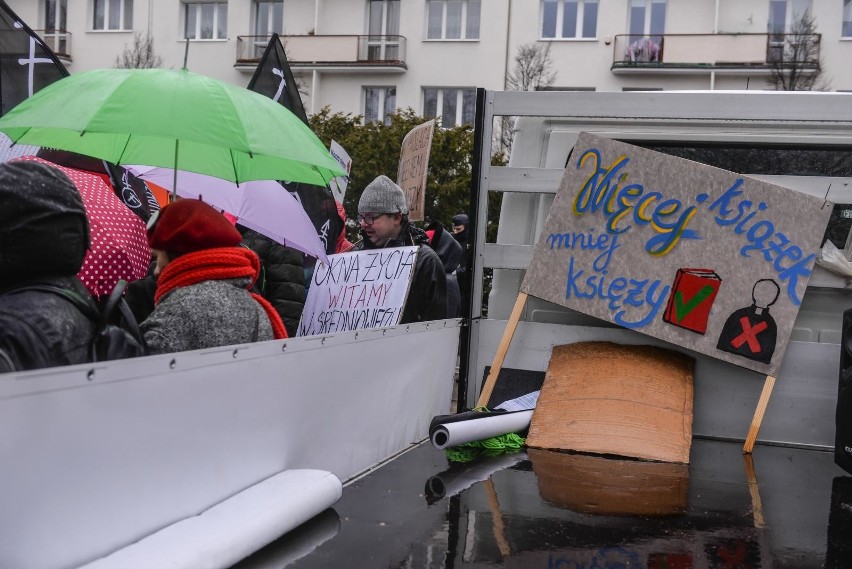 09.03.2019 Gdynia. Manifa Trójmiasto przeszła ulicami Gdyni....