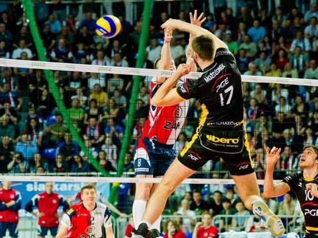 W poprzednim sezonie siedem razy lepsza była Skra. Ten od wygranej zaczęła ZAKSA.