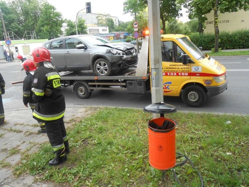 Zderzenie na skrzyżowaniu ulicy Grochowskiej ze Świtem