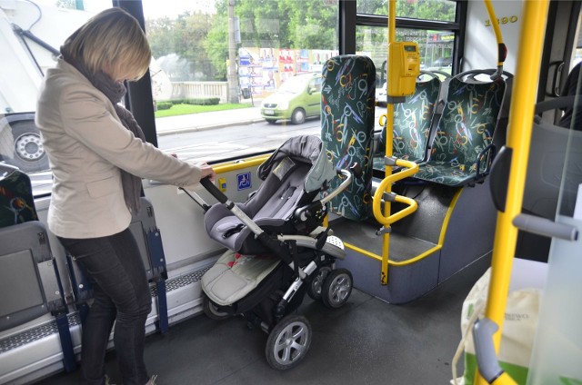 W autobusie i tramwaju we Wrocławiu może jechać tylko jedno dziecko w wózku.