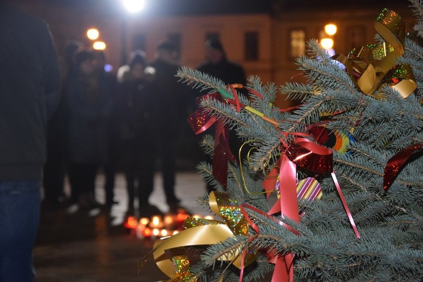 Nowy Sącz. Sądeczanie upamiętnili zmarłego Pawła Adamowicza prezydenta Gdańska [ZDJĘCIA]