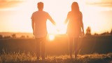 Związek na odległość i wakacyjna miłość – czy ma szanse przetrwać? 6 oznak, które dadzą ci pewność, że letni romans przetrwa!