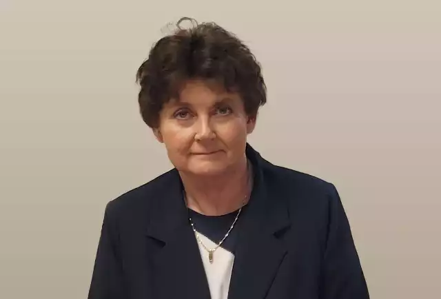 Prof. Hanna Kostrzewska jest absolwentką Akademii Muzycznej im. I. J. Paderewskiego w Poznaniu, natomiast zawodowo związana jest z uczelnią od 1985 roku.