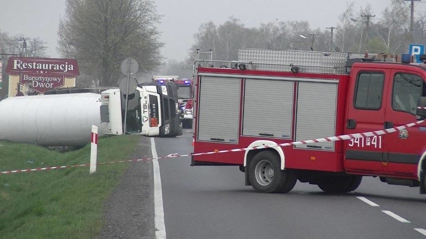 Kalisz: Wypadek ciężarówki z gazem. Droga zablokowana