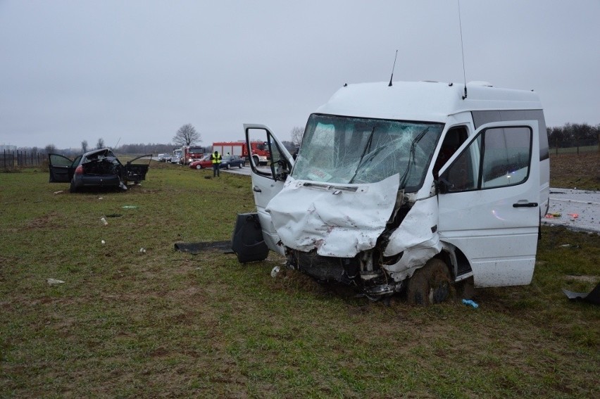 Wypadek w Turowoli: Audi zderzyło się z pasażerskim busem