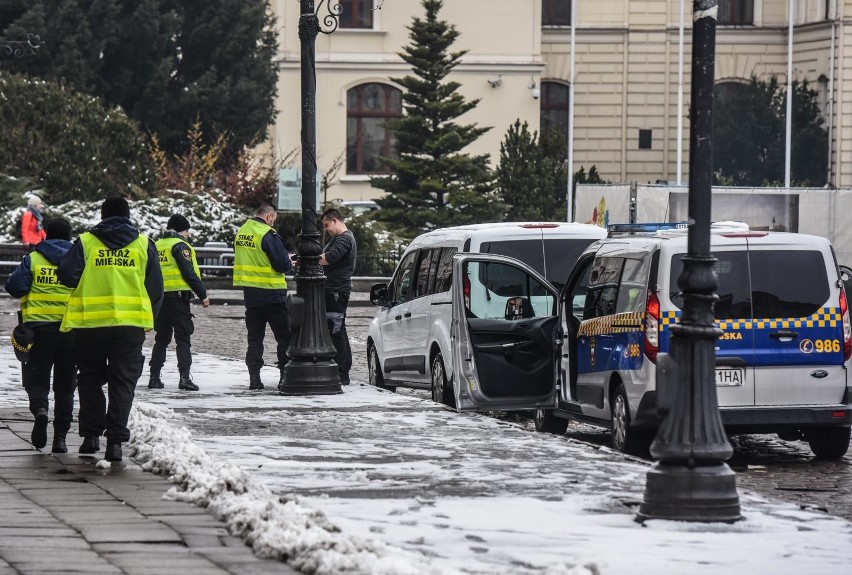 Uprawnienia strażników miejskich (gminnych) w zakresie...