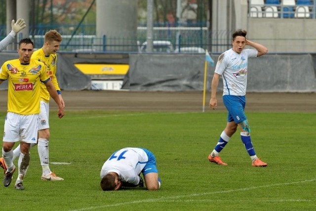 Piotr Prędota (nr 11) nie golił się przed meczem, ale i nie tak nie pomogło. Nie strzelił swego pierwszego wiosennego gola.