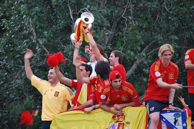 Reprezentacja Hiszpanii świętuje triumf Euro 2008
