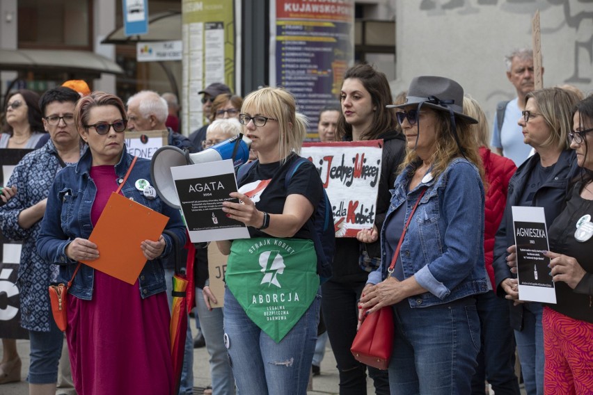Protest na placu Praw Kobiet w Bydgoszczy. Zobacz zdjęcia ▶▶