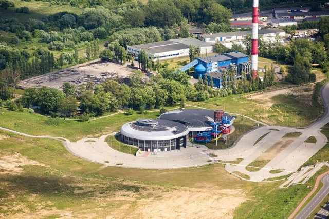 Wg najnowszych założeń park wodny w Słupsku ma być oddany do użytku jesienią 2018 roku.