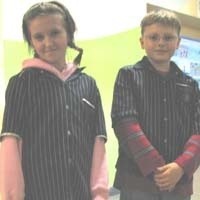 Martyna Kisielewska i Adrian Boksz z SP nr 6 chcieliby, aby w ich szkole mundurki pozostały.