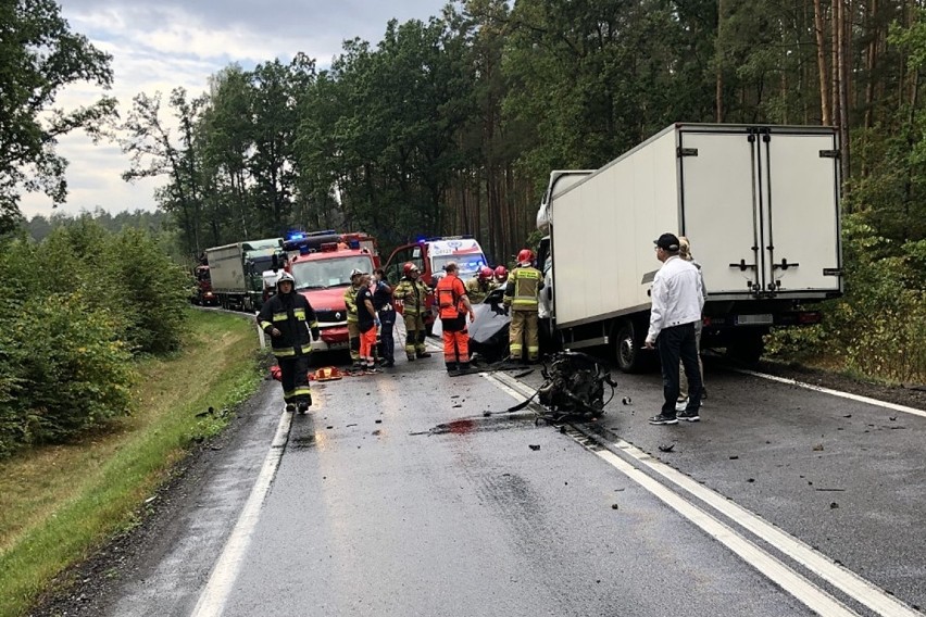 Śmiertelny wypadek na trasie Sztum - Kwidzyn 26.08.2020. Samochód osobowy zderzył się z ciężarówką. Nie żyje jedna osoba!