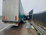 Rozbita ciężarówka na autostradzie A4 między Węzłami Jarosław Wschód i Przemyśl [ZDJĘCIA]