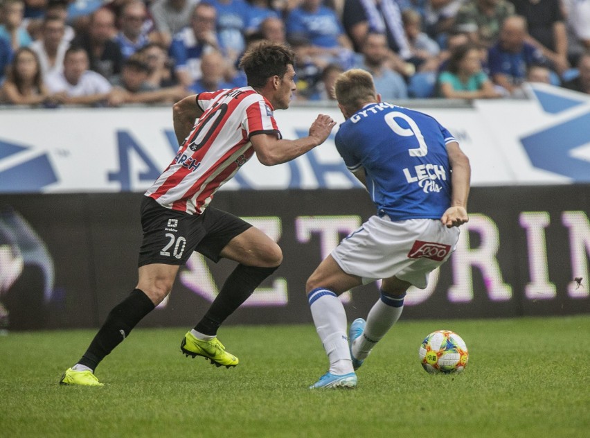 Piłkarze Lecha Poznań przegrali u siebie z Cracovią 1:2....