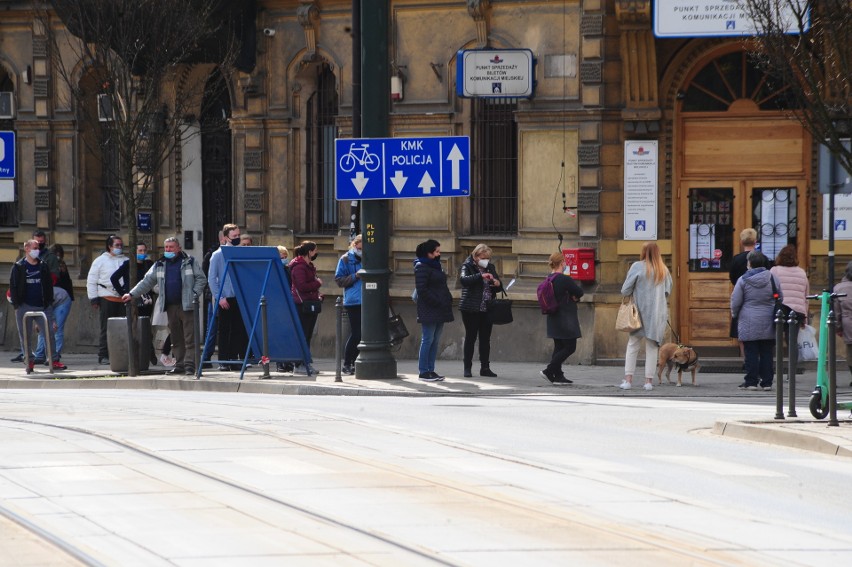 Kraków. Znów długie kolejki po bilety MPK. Rada urzędników?