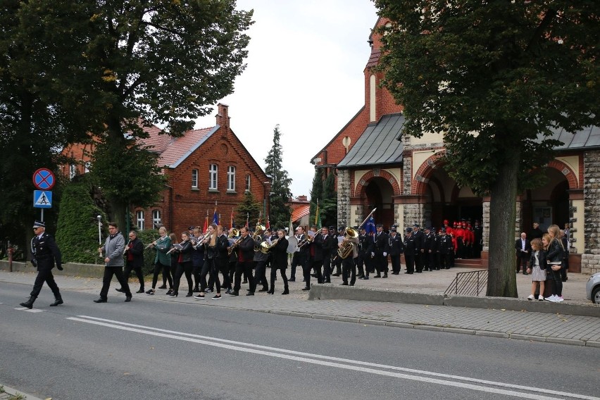120-lecie OSP Koszęcin. Strażacy świętowali idąc w paradzie...