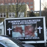 Przed szpitalem w Gorzowie stanęła furgonetka "Stop aborcji!". Dlaczego?