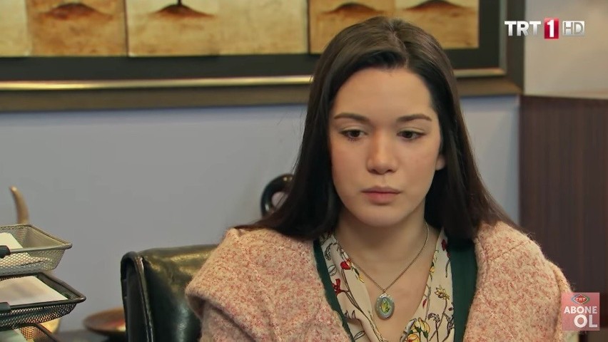 "Więzień miłości" odcinek 133. Zehra podejrzewa, że Ömer ją okłamuje. Nie wróci do rezydencji? [STRESZCZENIE ODCINKA]