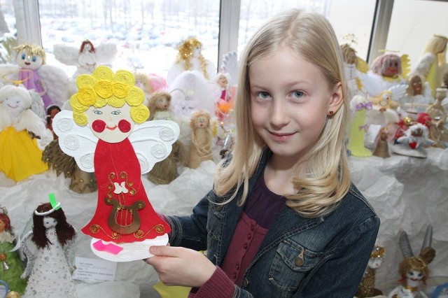 Weronika Stefańczyk ze Szkoły Podstawowej numer 25 w Kielcach z duma prezentowała swojego anioła.