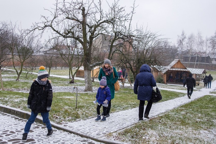 Tarnów. Żywa szopka u Ojców Bernardynów [ZDJĘCIA]