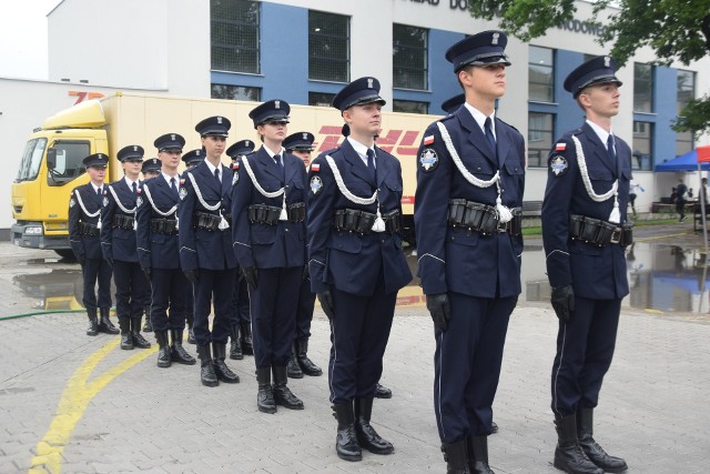 Uczniowie szkół Zakładu Doskonalenia Zawodowego w Radomiu zakończyli w piątek rok szkolny.