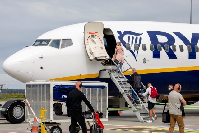 Koronawirus: Jak wyglądał rynek lotniczy w Polsce w I kw. 2020 r.? Ryanair liderem (2,2 mln pasażerów), LOT drugi, Wizz Air trzeci [RAPORT]