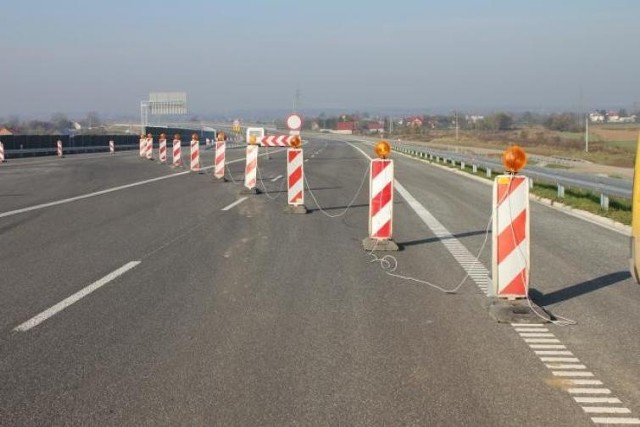 W czwartek po 11:00 drogowcy otworzyli przedostatni brakujący odcinek autostrady A4. Trasa łączy Tarnów z Dębicą.
