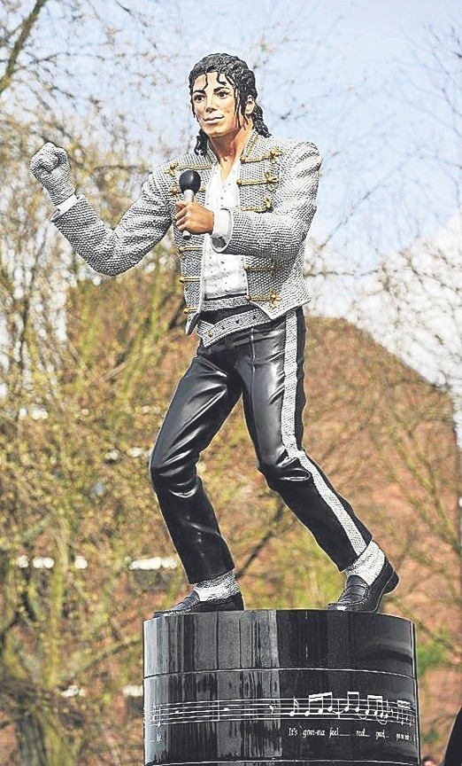 Pomnik Michaela Jacksona ma zniknąć ze stadionu Fulham! Nowy właściciel straszony obcięciem wąsów