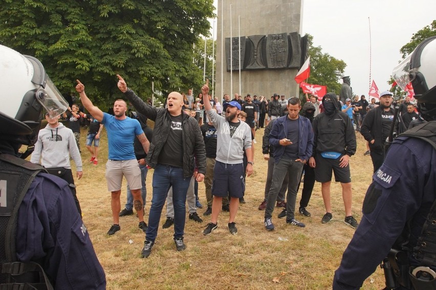 Jeszcze w sobotę rano Ruch Narodowy Poznań apelował na FB o...