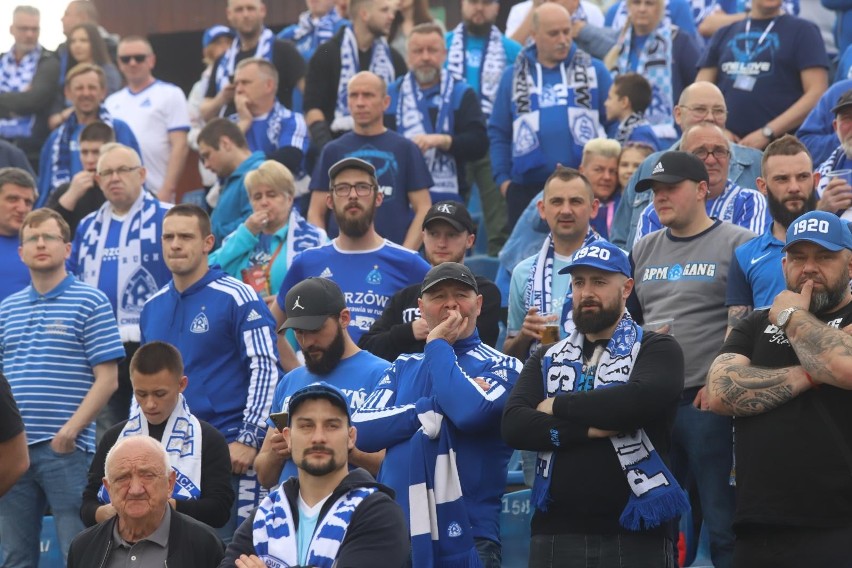 01.05.2022. Ruch Chorzów zremisował ze Zniczem Pruszków 0:0....