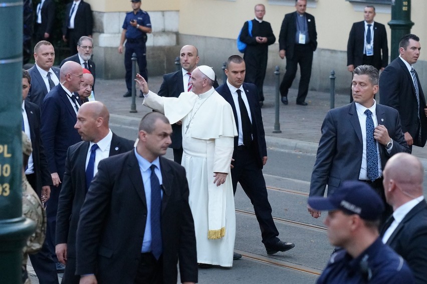 Papież pobłogosławił małego Szczepana. Matka: Przyszliśmy zrobić zdjęcie, dostaliśmy bonus [WIDEO]