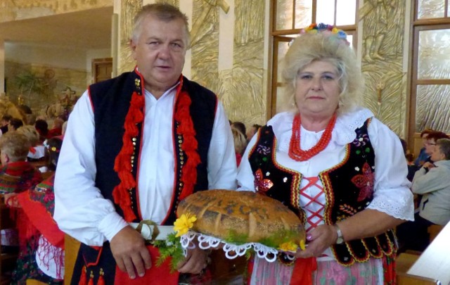 Honory starostów buskich Dożynek Gminnych 2017 pełnili Danuta Prędka i Krzysztof Chrobot.