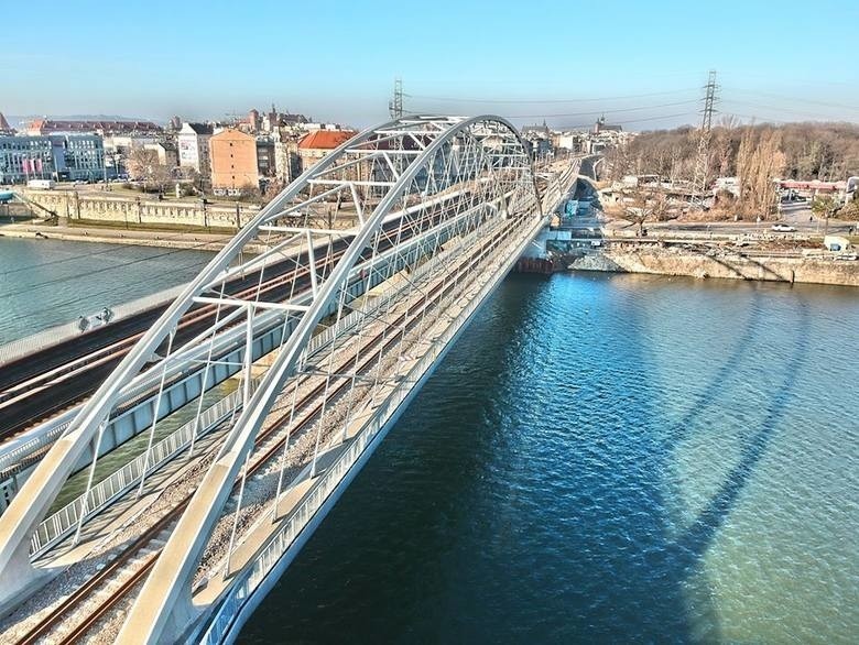 Nad Wisłą w Krakowie powstają nowe mosty kolejowe
