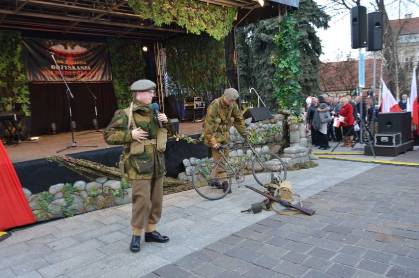 Skawina. Mieszkańcy dobrze uczcili setną rocznicę odzyskania niepodległości [ZDJĘCIA]